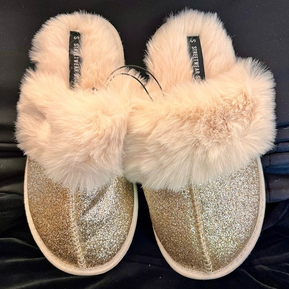 2 Pairs of BNWT Slippers Glittery Gold and a Blue Bear SZ 6 Girlhoodcore Kitschy - Picture 9 of 11